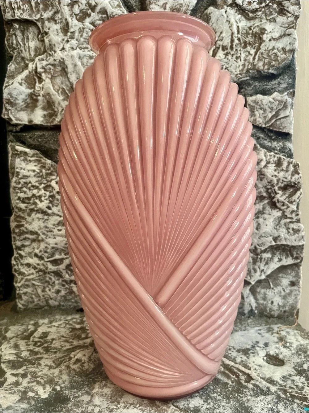 Viral Vintage 1980s Pink Art Glass Shell Vase